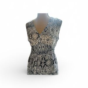 Women's Black and White Patterned Top